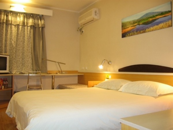 大型賓館安裝輕質隔墻板工程